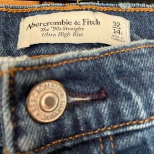 Abercrombie & Fitch -90’s straight ultra high rise jeans- dark wash-curve love
